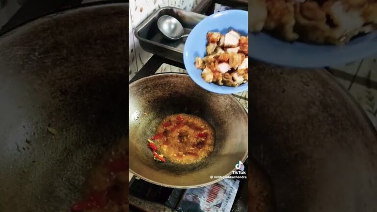 กระเพราหมูกรอบก็มาเมนูจานเด็ด#ฝากกดติดตามด้วยนะค่ะ 🫰😍🥰