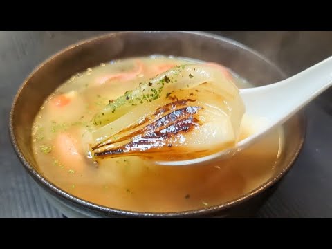 玉ねぎとウィンナーのコンソメスープの作り方！甘くてトロトロ！