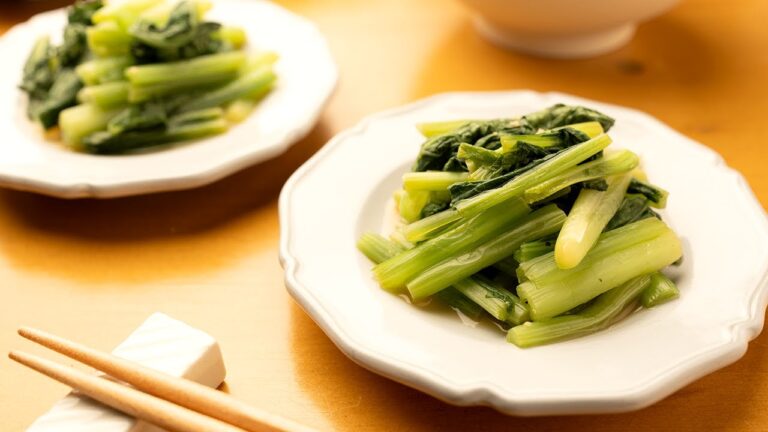 【風味が爽やか】パパッと10分でおつまみにもぴったり『小松菜のわさび和え』