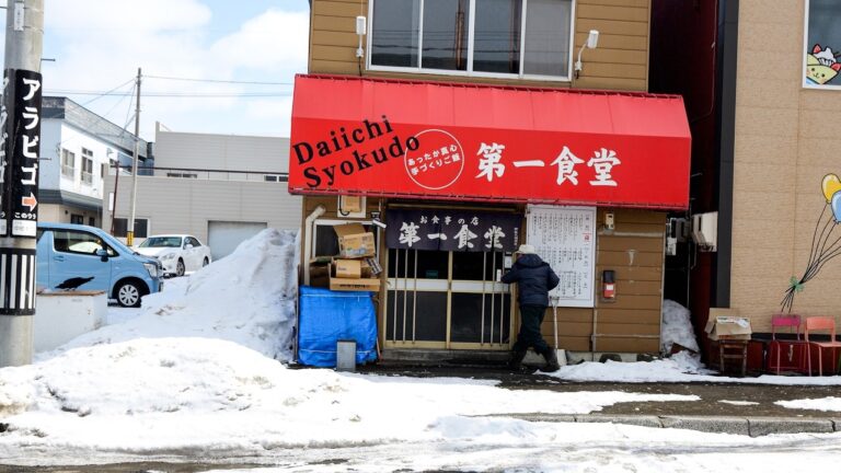北海道のデカ盛り大衆食堂に密着したら衝撃過ぎた丨Japanese Good Old Diner