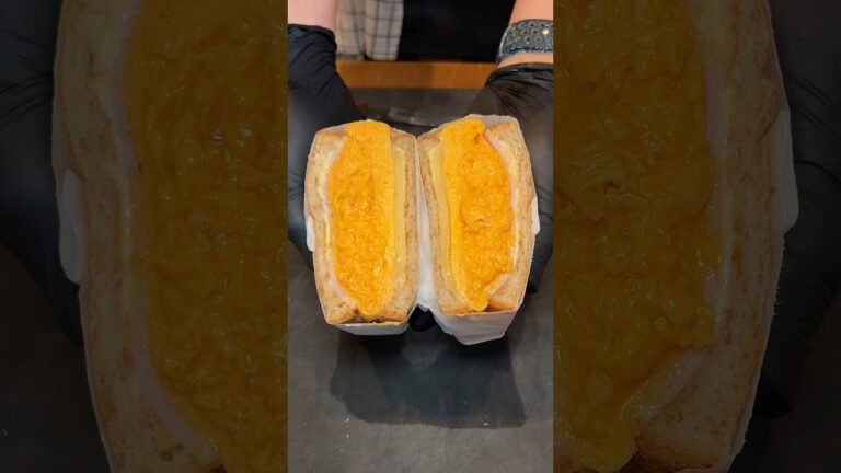 卵5個で作るチーズオムレツサンド🥪