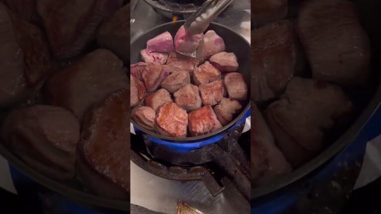 【タンシチューを作るのよ】タンを焼いて8種類の香味野菜と果物でコトコト炊いたら肉がこんなに柔らかい！