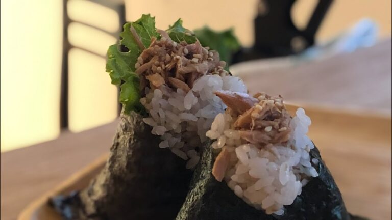 味付けは醤油とコショウだけのあっさりツナおにぎり