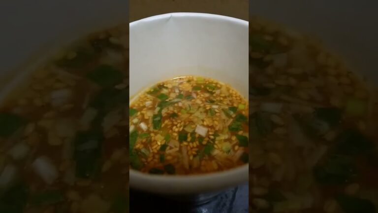 ローソン わかめスープ ユッケジャン風！【カップスープ】
