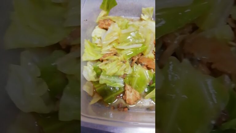 レンチンキャベツ　２品　とうふにだし醤油かけて　サバ味噌缶にはだし醤油入れて混ぜる　サバの硬い骨はとり除きます。