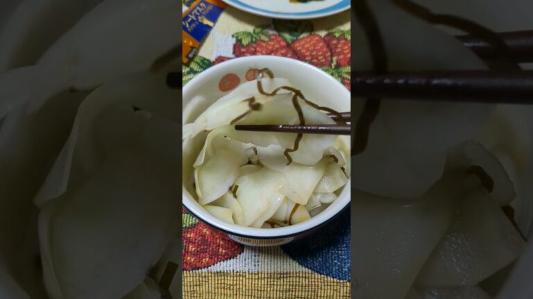 沖縄料理　モーウィと塩こんぶと土佐酢を混ぜるだけの簡単サラダですよ～💞