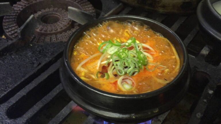 豆もやしスンドゥブ、グツグツ