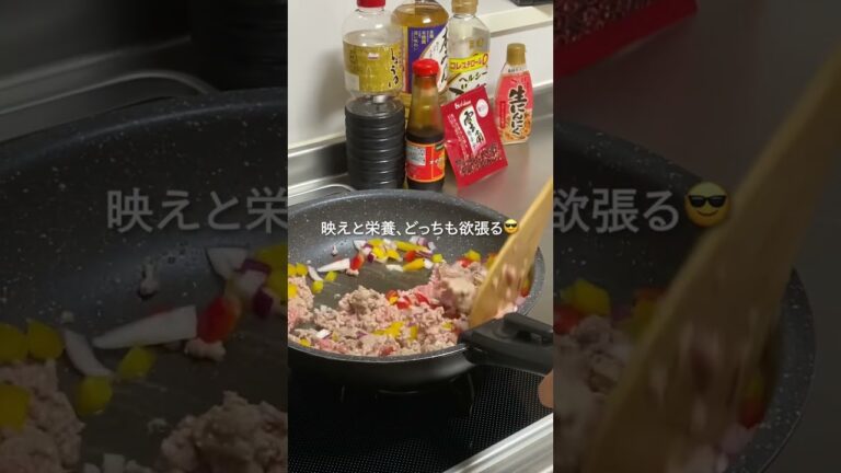 ガパオライス　　　　　　　　　　　　　　#ガパオライス#タイ料理#ひき肉#パプリカ#目玉焼き#丼