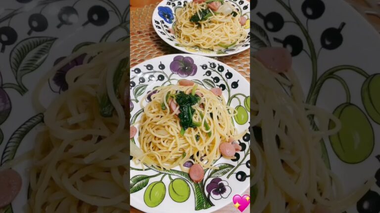 【staub料理✨ほうれん草とウインナーのガーリックオイルパスタ】ブレイザーチェリーで… @KIYOMI SELECT