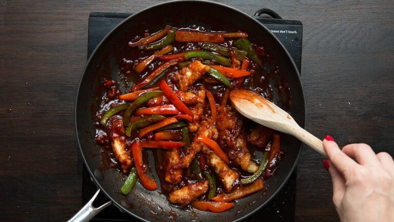 寒い日は辛いものでぽっかぽか！チリチキンのせライスボウル