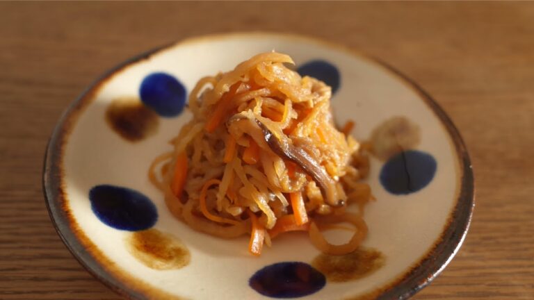 切干大根の煮物　Simmered dried radish strips