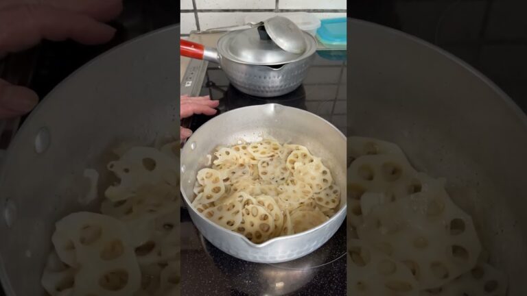 ばあちゃんが👵作る蓮根煮物　 #ばあちゃん #shorts #short #おばあちゃん #おばあちゃんと孫 #おばあちゃん大好き #ばあちゃん #ばあちゃんの料理教室 #ばあちゃん大好き