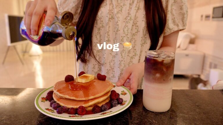 vlog | 브런치로 핫케이크 🥞 실비김치로 매운 만두 만들고 육개장 칼국수 먹으며 보낸 집순이의 주말 일상 🧸 연어장, 실패 없는 된장과 제육 레시피