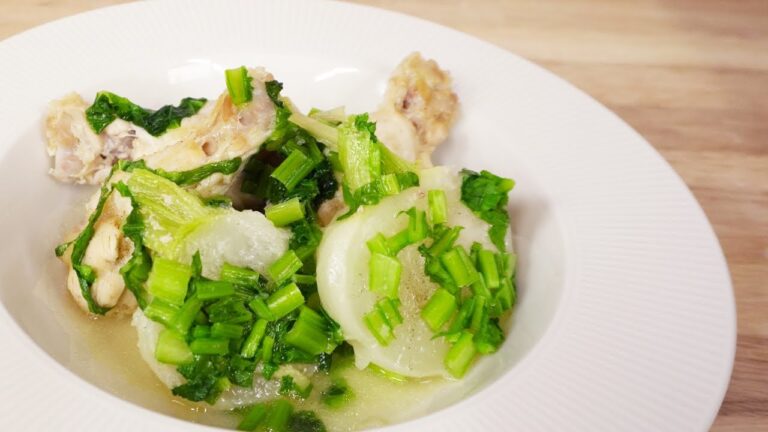 【切って煮るだけ】スープが体に染み渡る / カブと手羽元の中華スープ煮