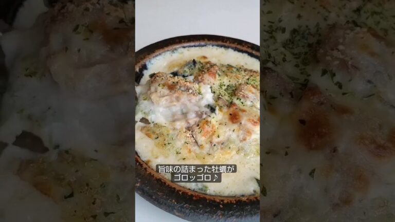 本日のおすすめメニューはこちら！「ほうれん草と牡蠣のグラタン」です！熱々とろっとろのホワイトソースの中には、旨味の詰まった牡蠣がゴロッゴロ♪マカロニのグラタンかドリア、お好きな方をチョイス！