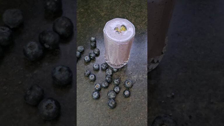 Blueberry Smoothie 💕🥰✨️| #foodlove #food #smoothie #shortsfeed #shorts #shortsviral #viral #youtube