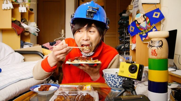 〜てこね寿司〜、、なんすかね？、、志摩地方の郷土料理、鰹をね、手でこねて、ま、“づけ”みたいにして、酢飯の上にのっける、、のっける寿司。、、と、「伊勢発 甘タレからあげ」を食べました！