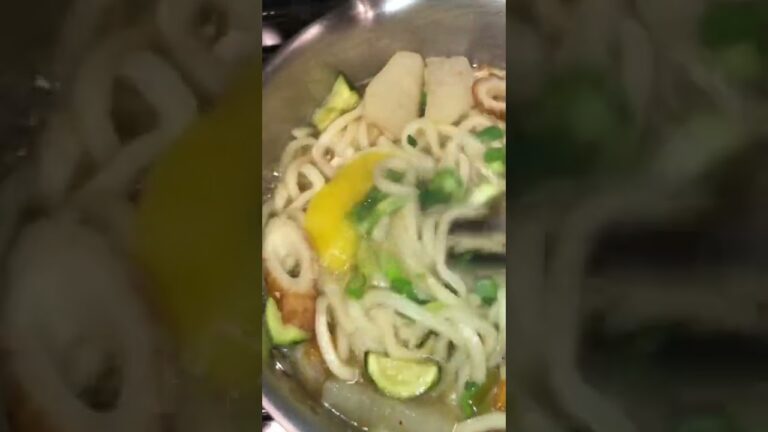 温かく栄養価の高い　煮込みうどん　【豚肉・大根・ズッキーニ・卵】【風邪予防・胃腸に優しい】cold and flu-busting recipe Nikomi Udon 😋🍜 ♥️