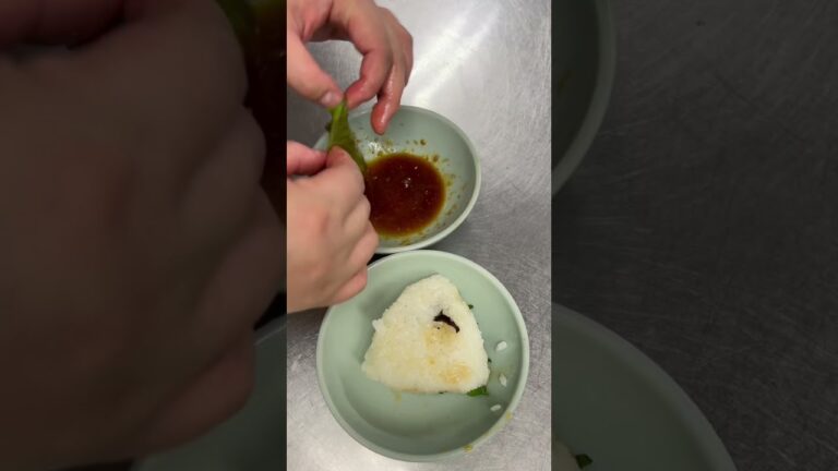 女将の漬け大葉のおにぎり