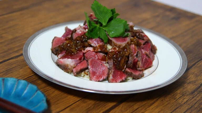 【No.16　たけのこご飯　ローストビーフと共に歩き】ロースト（RAWストビーフ）を炊き込みご飯にのせてわさびソースをかけたらやばすぎた。