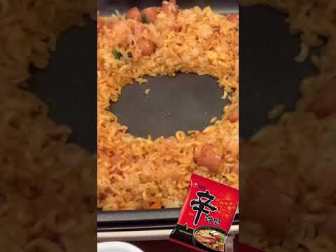 【やみつき！】辛ラーメンでチーズチャーハン♡︎ʾʾ#Shorts