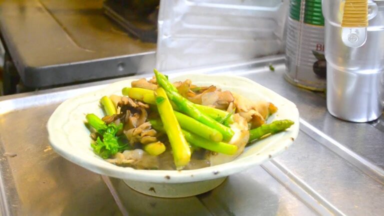 ヘルシーだけど食べ応え十分、アスパラと舞茸のバターソテーの作り方　　How to make sautee of asparagus and mushroom