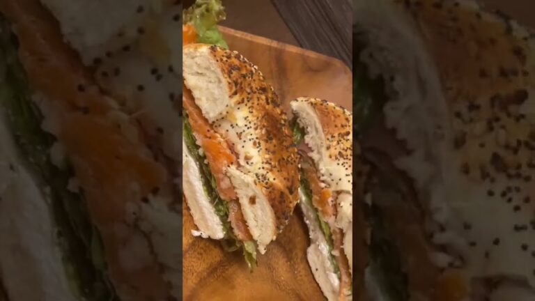 スモークサーモンのベーグルサンド　Smoked Salmon Bagel Sandwich #shorts