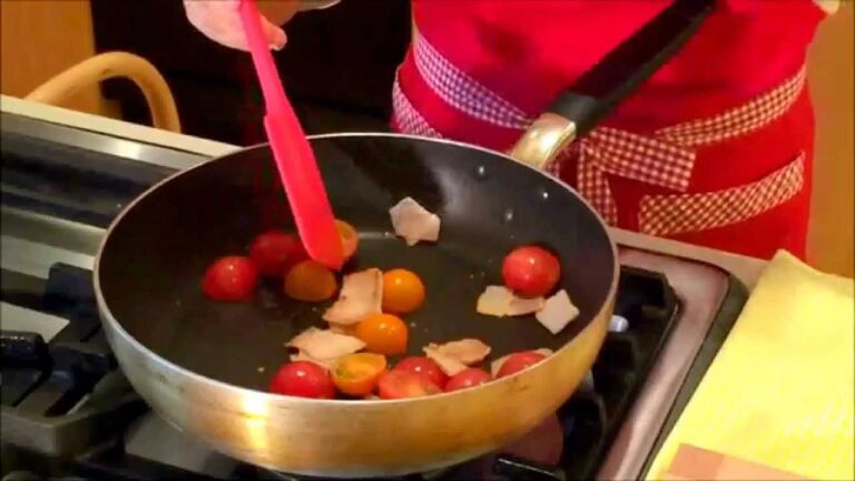 KAGOME トマト 料理レシピ　トマトとベーコンのごま炒め