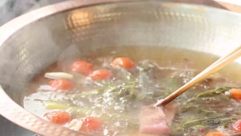 【鍋だって趣味!? レシピ編】③「にんにくコンソメしゃぶしゃぶ」。濃縮された旨みを味わい尽くす！ ｜Funmee!![ファンミー]
