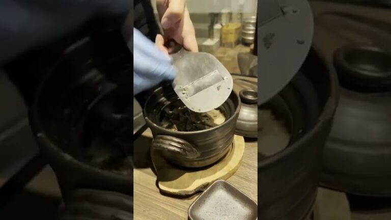 焼肉の黒トリュフご飯がメチャ美味かった#焼肉匠勝善#ユッケ#焼肉  #激ウマ #グルメ #ご飯 #トリュフ #ユッケを乗せたりウニ乗せたり笑笑