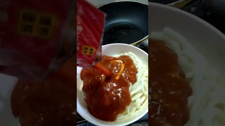 第一回うどんに合うパスタソース選手権エントリーNo.2ドン・キホーテのミートソース#うどん#ミートソース#おっさんの晩メシ#うどんにトマトの酸味は合わない#ひき肉多め