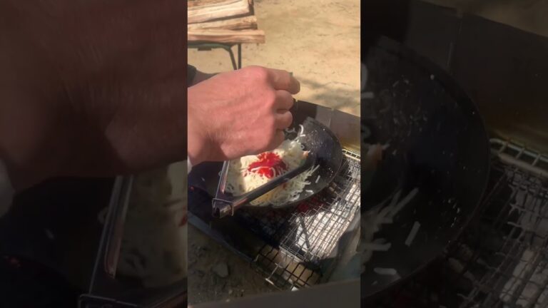 【簡単キャンプ飯】冷凍のシーフードミックスを使って簡単ナポリタン　#shrots #cooking #food #camping