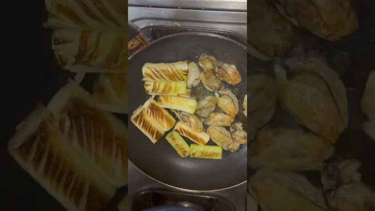 貝の旨味たっぷり洋風鍋　シメは揖保乃糸のラーメン #shorts  clam pot to finish off the meal, we put Ramen in the soup.