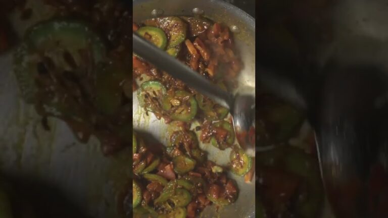 インド料理 ★ 8種類のスパイスでできる ポークキーマカレラ（豚ミンチとゴーヤのカレー） の作り方 #shorts