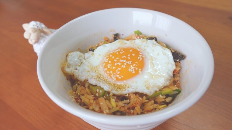 【SUB】10分で作れる！野菜たっぷりのピリ辛ビビンバ🥒🍳