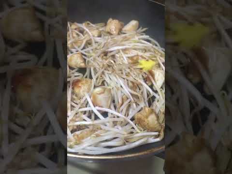 【ダイエット飯】鶏胸肉とモヤシのからし炒め Stir-fried chicken breast and bean sprouts with mustard #shorts
