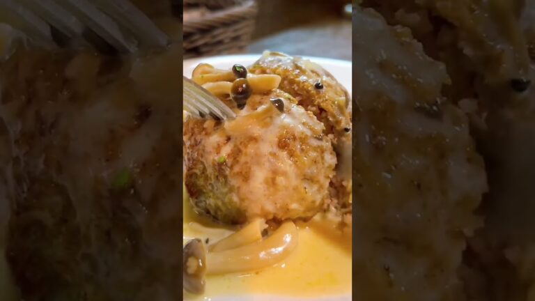 bistro周まんまるハンバーグきのこクリームソース #グルメ #グルメな人と繋がりたい #グルメ男子 #グルメ巡り #グルメ好きと繋がりたい #まんまるハンバーグ #人形町 #ランチ巡り