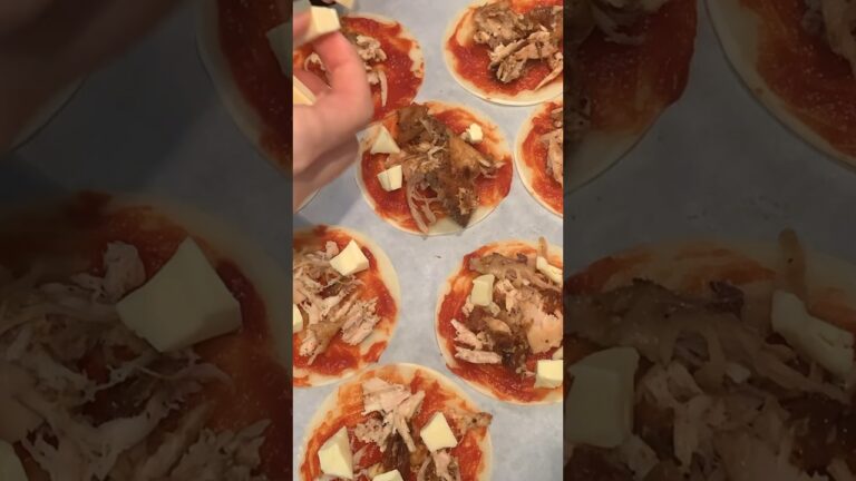 餃子の皮ピザ作るのたっのしー！！フライパン洗いたくないのでオーブン #ズボラ飯 #餃子の皮 #ピザ #ケチャップ #簡単レシピ