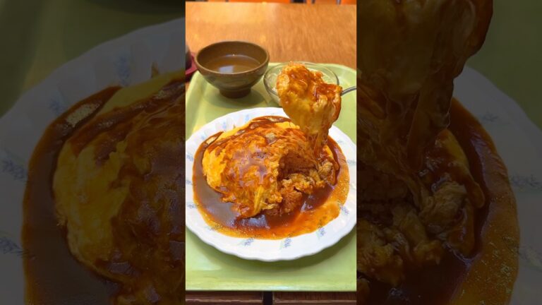 空飛ぶふわとろオムライス！究極の職人技×ケチャップライスがヤバい！