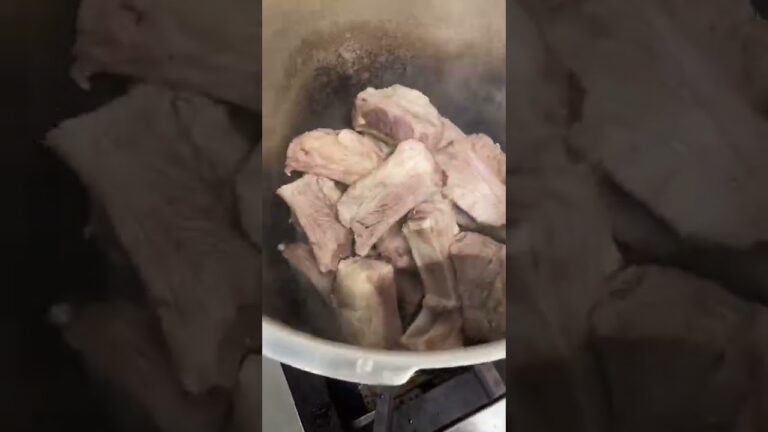 【豚汁専門店】スペアリブもつくるよ。スペアリブ豚汁。ボリューム満点　食べ応え抜群。肉肉。