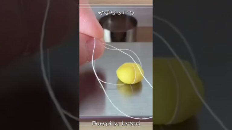 本当に食べられるミニチュア料理「かぼちゃパン」Really edible miniature food "Pumpkin bread"