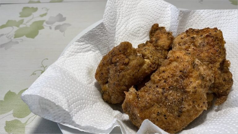 【鶏むね肉１枚で作るＫＦＣ風フライドチキン】鶏むね肉１枚をスパイスに付けて揚げ焼きするだけでＫＦＣ風のフライドチキンが出来ます。
