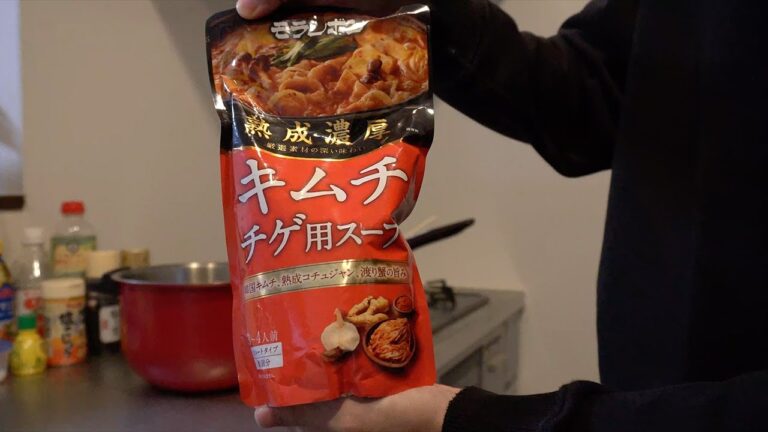 モランボンの熟成濃厚キムチチゲ韓国キムチコチュジャン渡り蟹の旨味が入ったスープ鍋を作って食べてみた　Kimchi Jjigae Korean Kimchi Gochujang Crab