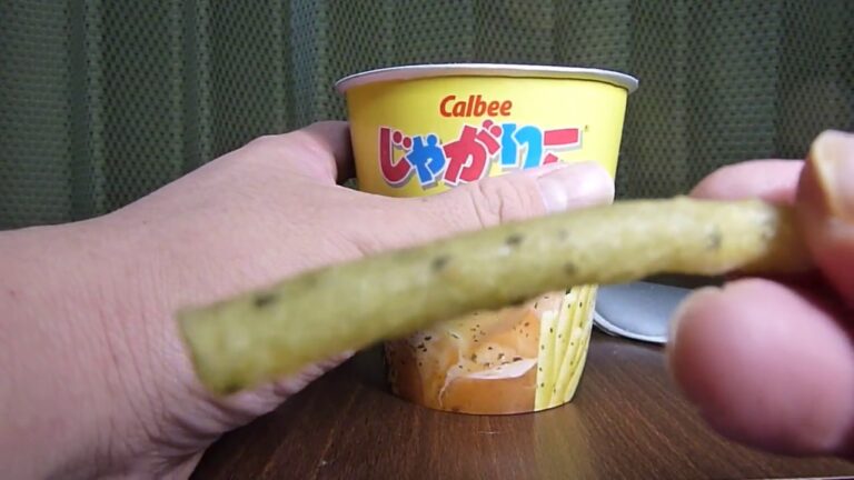 【スナック菓子】カルビーから18年12月18日ファミリーマート限定・数量限定発売！香り豊かなのりとバターのまろやかなコクが味わえるお菓子を食べてみた！