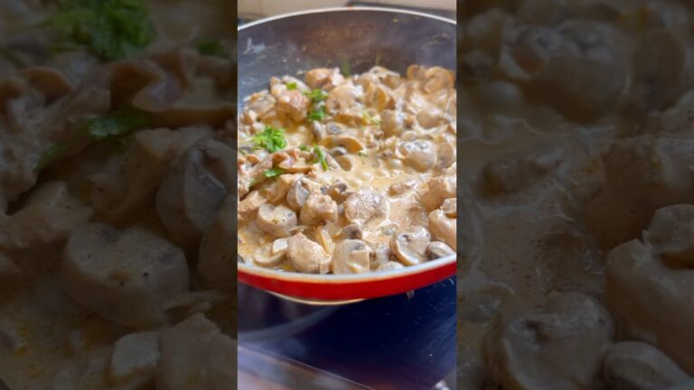 #shortfeed #viral #trending #ytshort #cooking #easyrecipe #shorts #youtuber #creamychickenmushroom😋