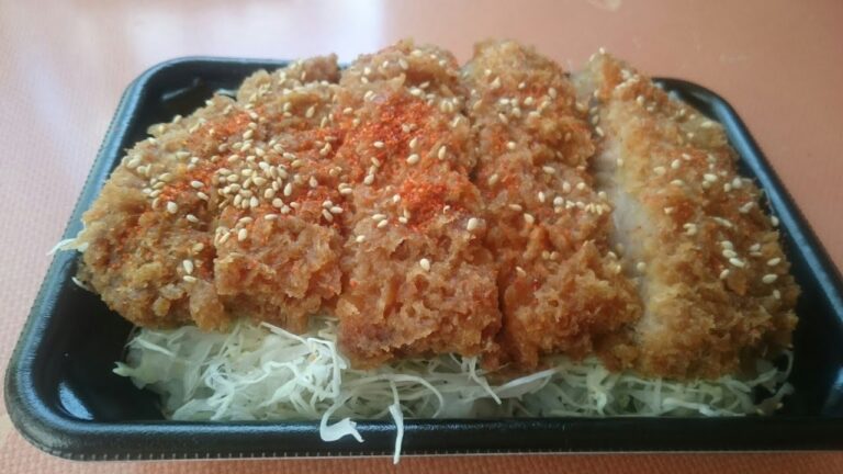 【生姜ダレのたれかつ丼弁当🍱】【これぞおやじ飯🍚】生姜ににんにく一味唐辛子で味も旨いが内から外から身体もぽかぽか免疫力もUP⤴かな❔