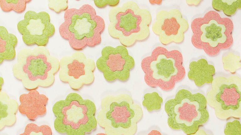 かわいい花のかたち♡3色のひな祭りクッキー