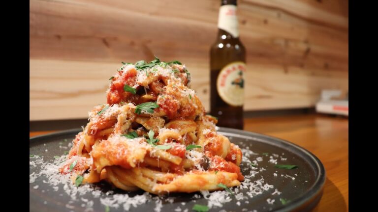 【秋の味覚】たっぷりキノコのトマトソースパスタ【料理vlog#13】