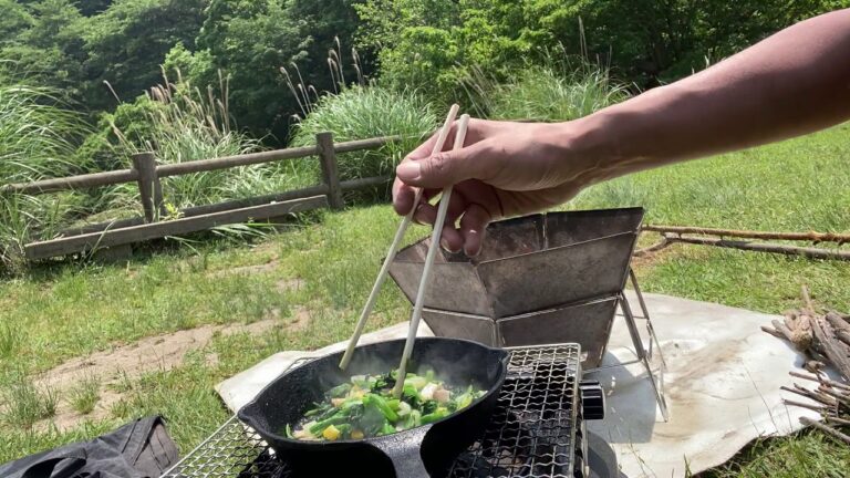 外でセブンイレブンのベーコンほうれん草食べたよ