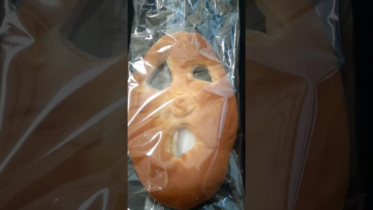【Halloween】タイムトラベラーみたいなハロウィン🎃かぼちゃパンを食べてみた🍞🍴⑅*॰ॱꉂ🤣𐤔